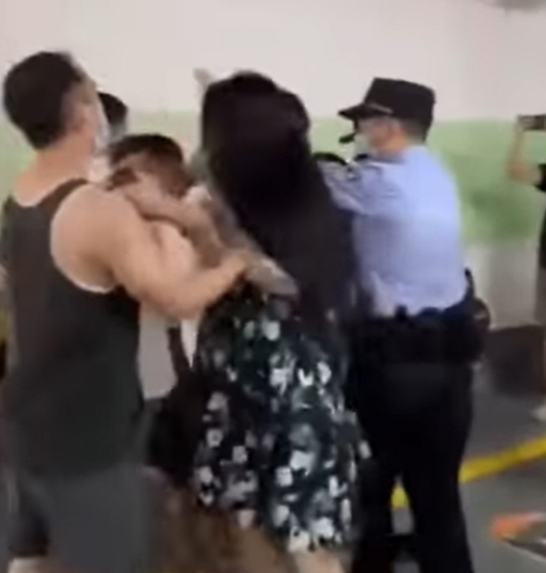 แย่งที่จอดรถ