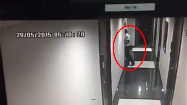 ความปลอดภัยอยู่ตรงไหน !? คลิปเตือนภัย ถูก รปภ. ไขเข้าห้องตอนตี 5