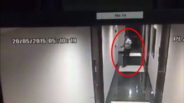  ความปลอดภัยอยู่ตรงไหน !? คลิปเตือนภัย ถูก รปภ. ไขเข้าห้องตอนตี 5 