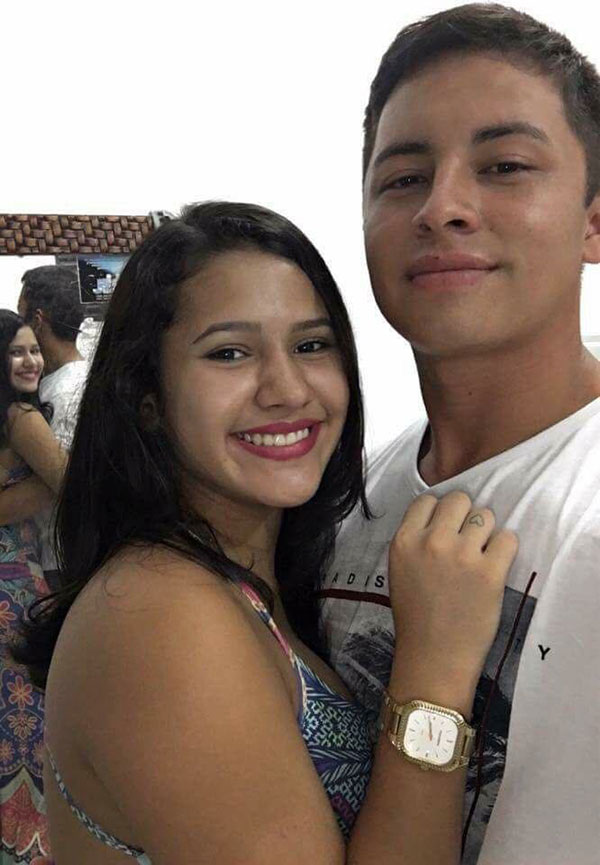 คู่รักอวดภาพเซลฟี่