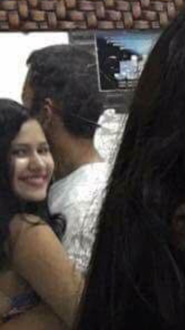 คู่รักอวดภาพเซลฟี่