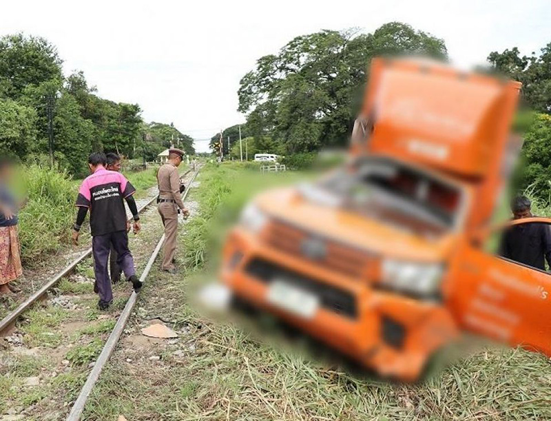 รถไฟชนกระบะ