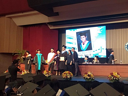  บัณฑิตเกียรตินิยม