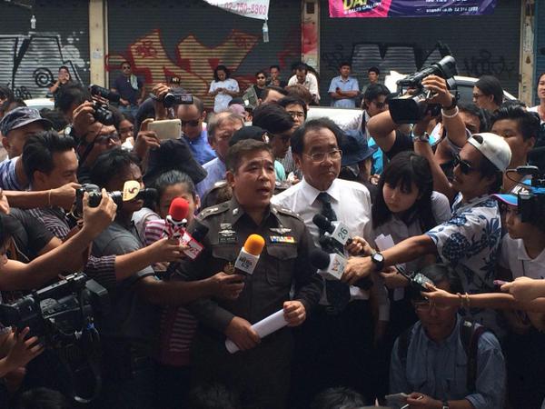 นักศึกษาชุมนุมหน้าหอศิลป์ อ่านแถลงการณ์ ยันไม่มอบตัว เล็งฟ้องกลับ