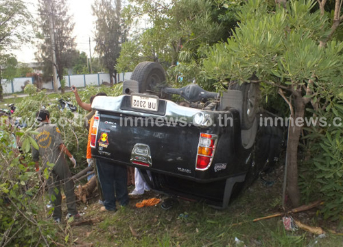 หนุ่มปทุมฯ เมา ซิ่งกระบะชนสะพาน สาหัส 2