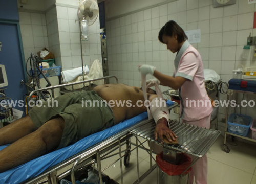 หนุ่มปทุมฯ เมา ซิ่งกระบะชนสะพาน สาหัส 2