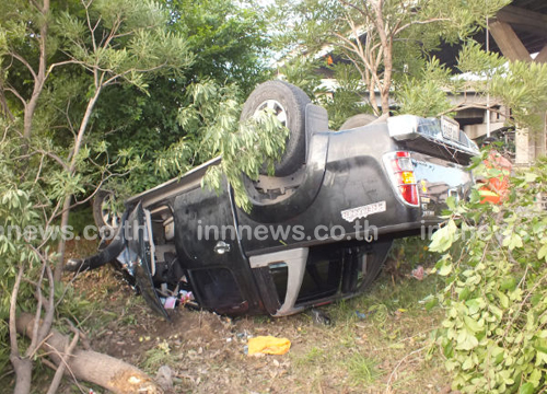 หนุ่มปทุมฯ เมา ซิ่งกระบะชนสะพาน สาหัส 2