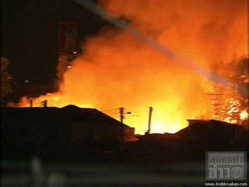 ไฟไหม้ชุมชนบ้านครัว-ปทุมวัน เผาวอดกว่า 20 หลัง