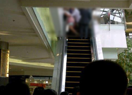 เด็กถูกบันไดหนีบ อาการดีขึ้น - ห้างเร่งปิดรูโหว่