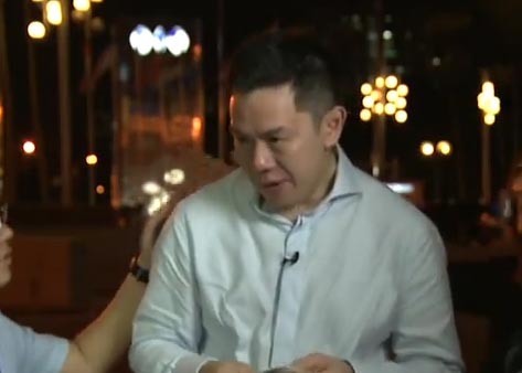 คลิปสุดเศร้า ผู้สื่อข่าวจีนปล่อยโฮขณะรายงานสด MH370 ที่มาเลเซีย