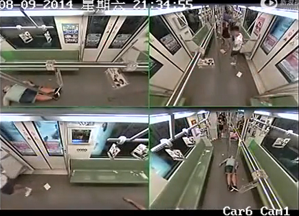 คลิปผู้โดยสารจีนแตกฮือ หลังมีคนเป็นลมบนรถไฟ ไร้คนช่วย