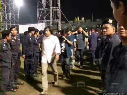 วันรุ่นตีกันวุ่น คอนเสิร์ตเสก-บาว 