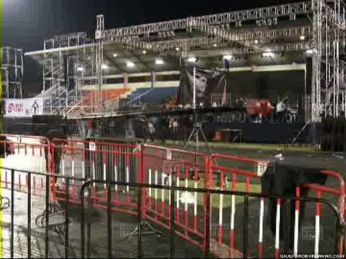 วันรุ่นตีกันวุ่น คอนเสิร์ตเสก-บาว 