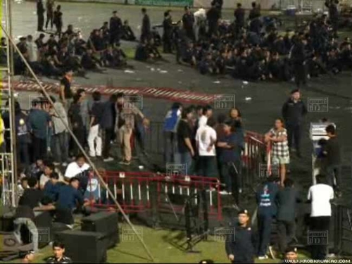 วันรุ่นตีกันวุ่น คอนเสิร์ตเสก-บาว 