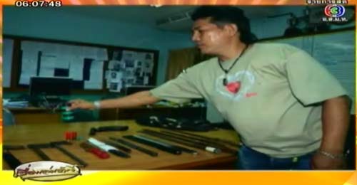 จับนักเรียนพก ระเบิด-ปืน-มีด ขึ้นรถเมล์ หวั่นตีกับคู่อริ