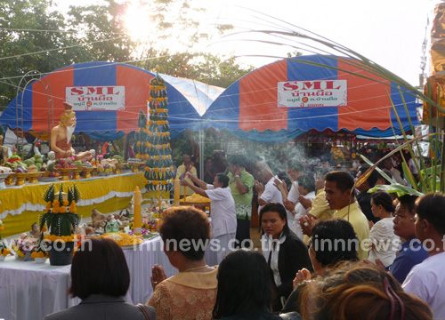 วัดบ้านจบก จ.สุรินทร์ สร้างพระถือไอแพด หวังเข้าถึงยุค IT