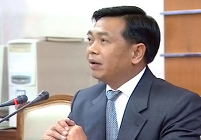 นายอลงกรณ์ พลบุตร