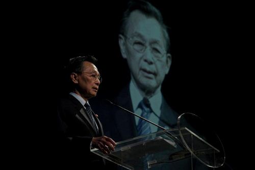 ปชป.จัดทอล์คโชว์ คนแน่นเอ็มเธียเตอร์