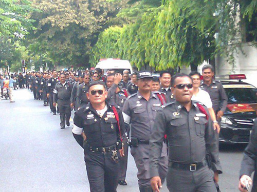 กมธ.ตำรวจ เล็งสอบ คำรณวิทย์ ขนตำรวจบุก ปชป.
