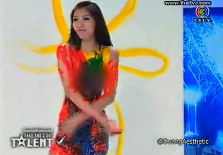  สื่อนอกตีข่าวสาวเปลือยอก TGT