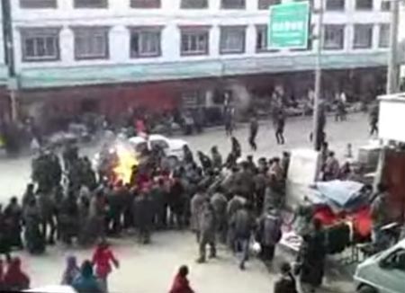 หนุ่มทิเบตจุดไฟเผาตัวเอง ต่อต้านทางการจีน