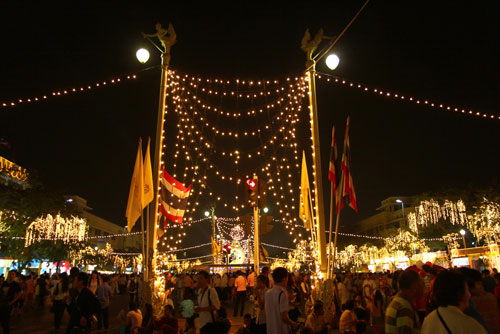 ประดับไฟเฉลิมพระเกียรติ 