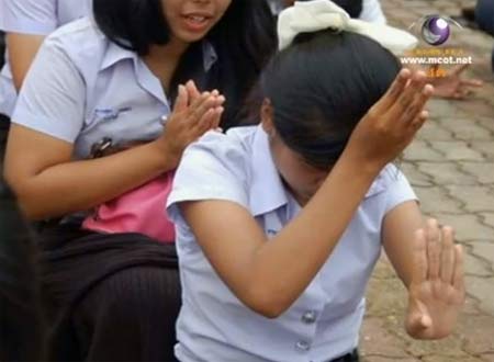 นักศึกษาเทคนิคจันทบุรีนับสิบ ของขึ้นกลางพิธีไหว้ครู