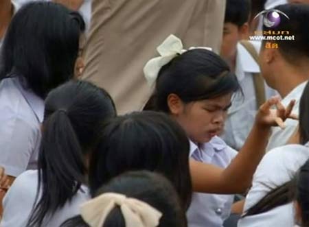 นักศึกษาเทคนิคจันทบุรีนับสิบ ของขึ้นกลางพิธีไหว้ครู