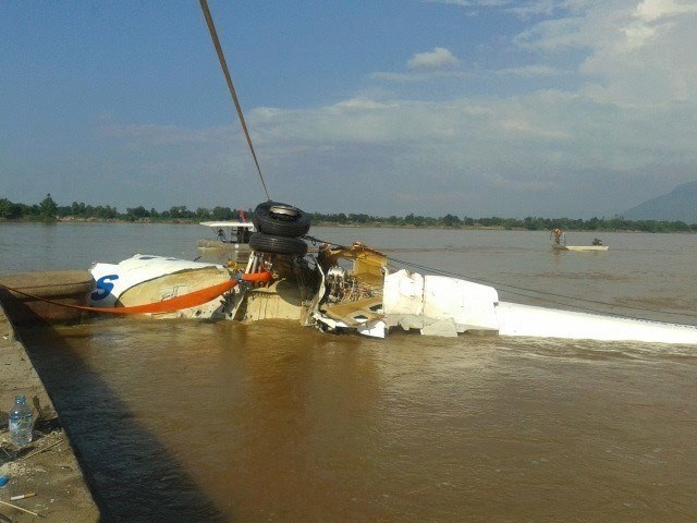 เครื่องบินลาวตก พบคนไทยรายที่ 5 แล้ว เร่งสอบกล่องดำ