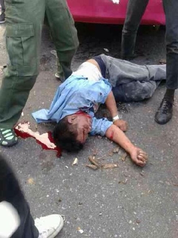 แท็กซี่โดนซ้อมปางตาย หลังลงไปด่าม็อบปิดถนนวิภาวดีทำรถติด