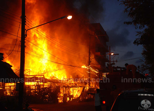 ไฟไหม้ชุมชนเก่าแก่เมืองหาดใหญ่