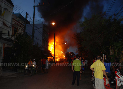 ไฟไหม้ชุมชนเก่าแก่เมืองหาดใหญ่