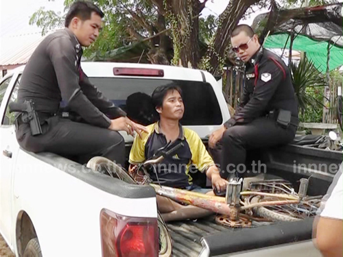 หนุ่มเครียดถูกแฟนทิ้ง เอามีดจี้คอหญิงวัย 61 ขอเงินกลับบ้าน