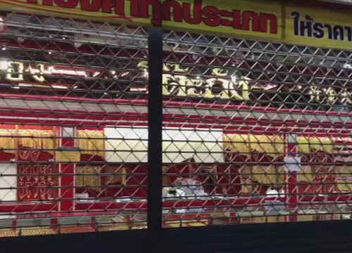 บุกชิงทอง ห้างทองโต๊ะกัง บิ๊กซีลาดพร้าว กวาดทองกว่า 100 บาท