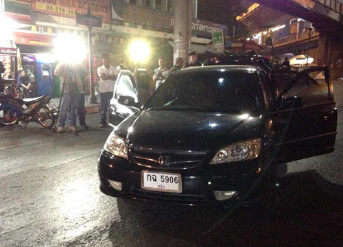 เก๋งแหกด่าน กปปส. อนุสาวรีย์ชัยฯ ยิงปะทะ-จับได้ 1 คน เป็นหญิง