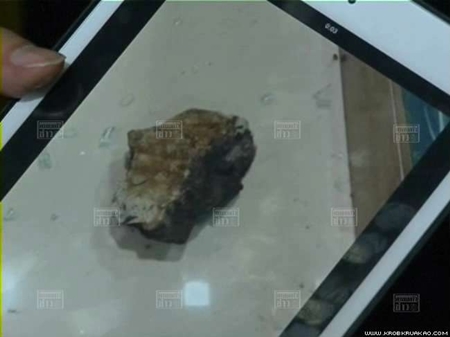 มือมืดปาก้อนหินใส่กระจก ธ.ทหารไทย