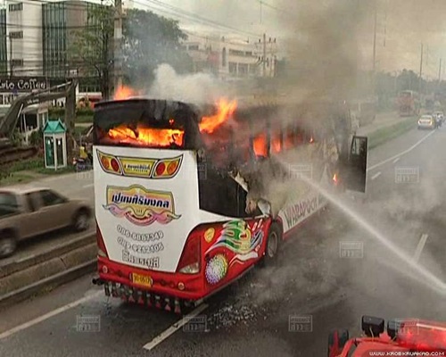 ไฟไหม้รถบัส