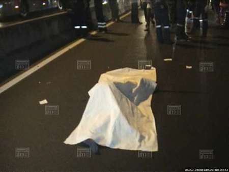 4 สาวกลับจากเที่ยว ซิ่งเก๋งป้ายแดงชนแท่งปูนโทลล์เวย์ ดับ 2 สาหัส 2