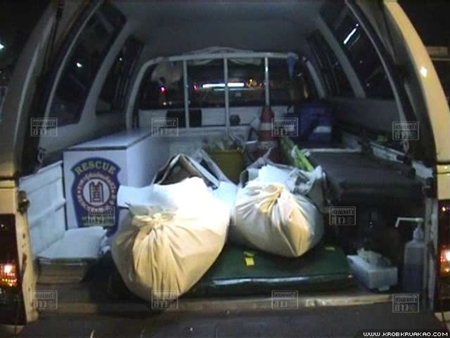 4 สาวกลับจากเที่ยว ซิ่งเก๋งป้ายแดงชนแท่งปูนโทลล์เวย์ ดับ 2 สาหัส 2