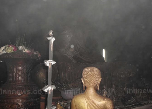 ไฟไหม้พระเจ้าใหญ่องค์ตื้อ จ.อุบลฯ อายุกว่าพันปี