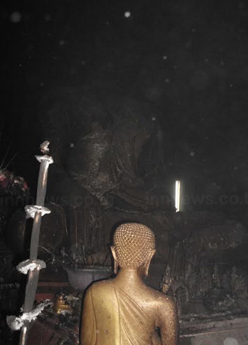 ไฟไหม้พระเจ้าใหญ่องค์ตื้อ จ.อุบลฯ อายุกว่าพันปี