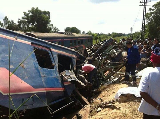 รถไฟชนรถบรรทุกที่ขอนแก่น