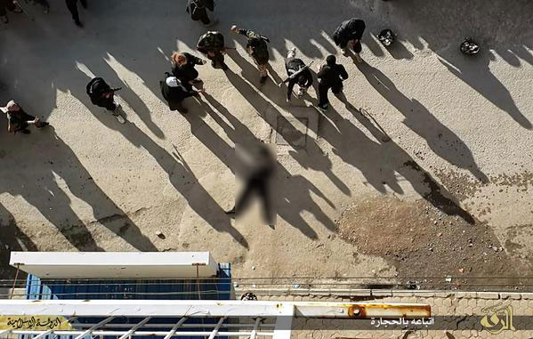 ISIS สั่งตายอีก จับชายโยนจากตึกสูง หลังถูกกล่าวหาว่าเป็นเกย์