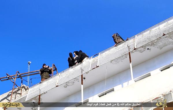 ISIS สั่งตายอีก จับชายโยนจากตึกสูง หลังถูกกล่าวหาว่าเป็นเกย์
