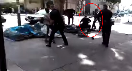 คลิปตำรวจมะกันรัวยิงคนไร้บ้านดับ ทั้งที่ไม่มีอาวุธ