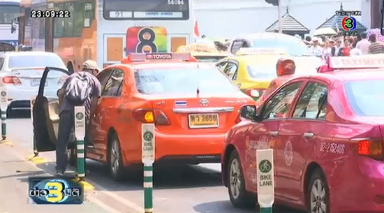 ตำรวจปลอมตัวโบกแท็กซี่ 4 จุด จับได้ 21 คัน ปฏิเสธผู้โดยสาร