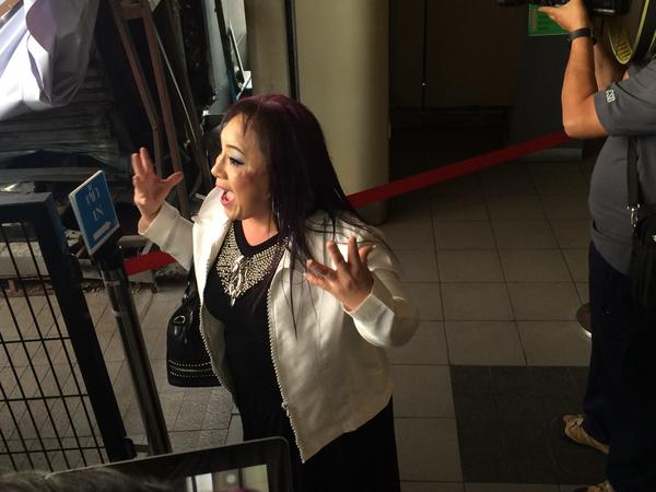 ลีน่าจัง ตะโกน หยุดได้แล้ว ขณะตำรวจตรวจเหตุบึ้มหน้าพารากอน