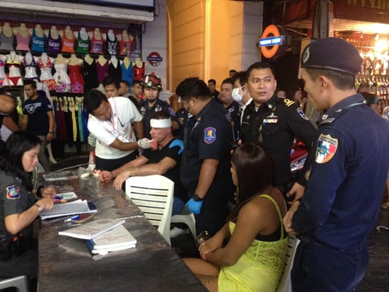 กะเทยทำร้ายฝรั่ง