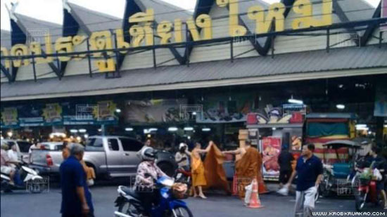 พระต่อยกัน