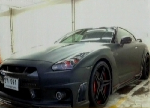 พบรถสปอร์ต ลูกชาย อดีต ผบ.ทร. จอดทาวน์อินทาวน์